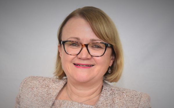 Dr Carolyn Bampton | Icon Cancer Centre